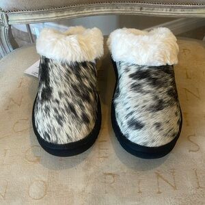 MYRA-Alamosa Hair-On Hide Lined Slippers In Black & White